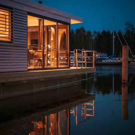 Schwimmendes Ferienhaus "Trinity" Ihr Seahome Auf Der Ostsee Peenemunde Exterior photo