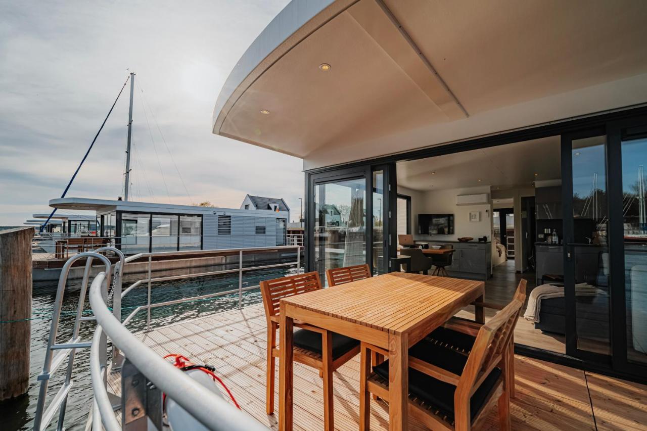 Schwimmendes Ferienhaus "Trinity" Ihr Seahome Auf Der Ostsee Peenemunde Exterior photo