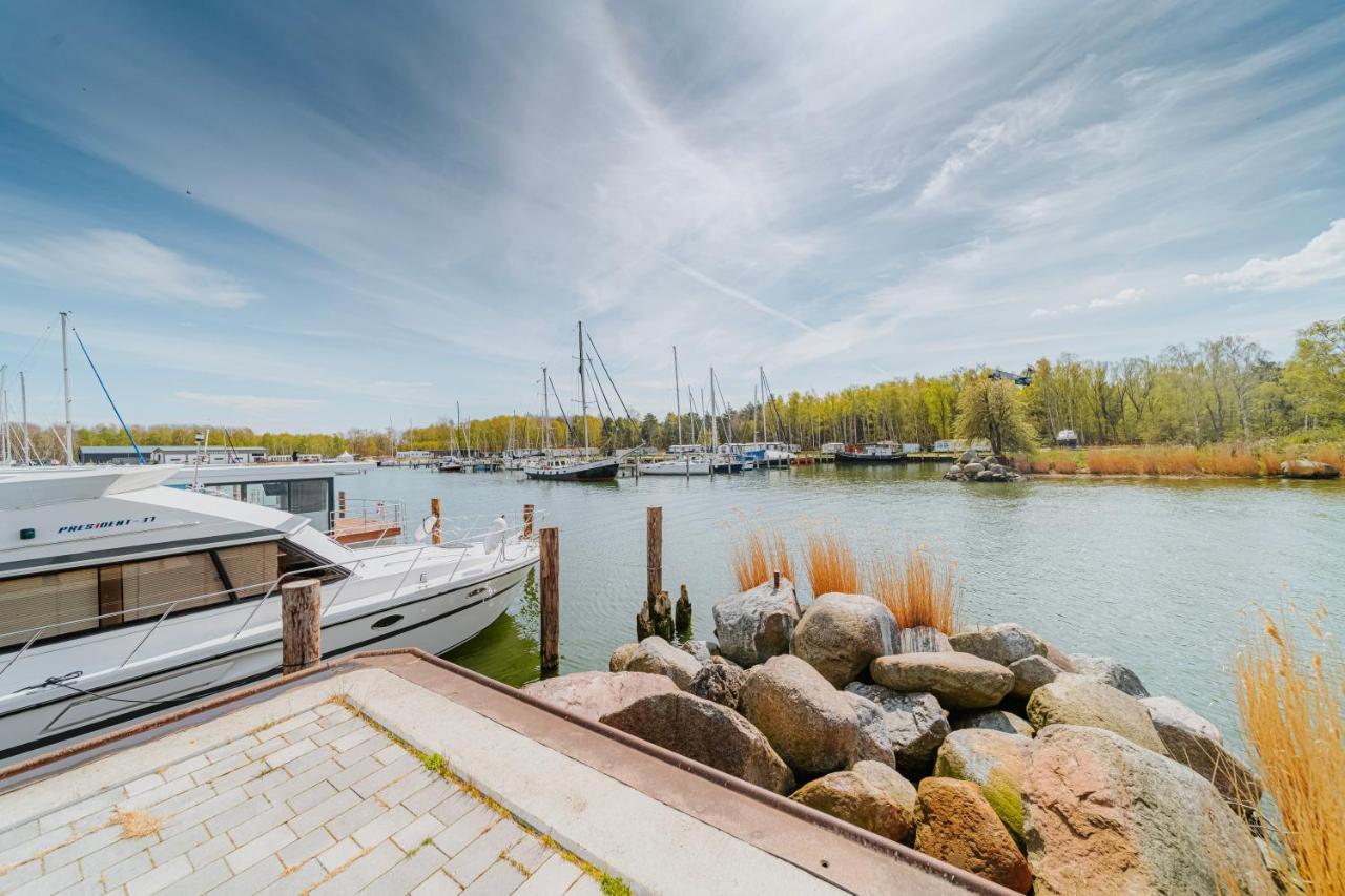 Schwimmendes Ferienhaus "Trinity" Ihr Seahome Auf Der Ostsee Peenemunde Exterior photo