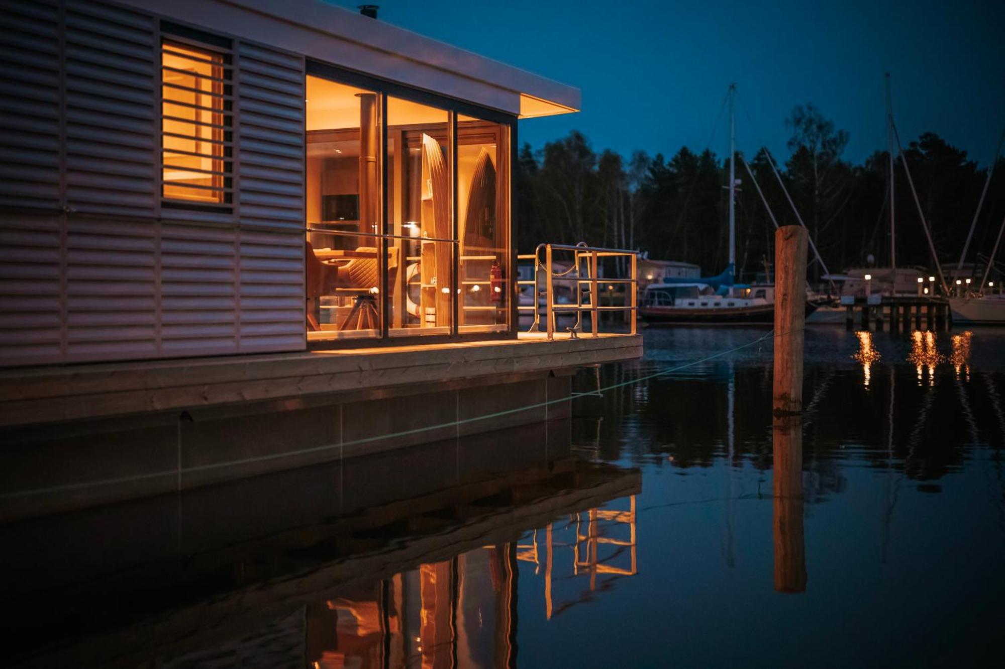 Schwimmendes Ferienhaus "Trinity" Ihr Seahome Auf Der Ostsee Peenemunde Exterior photo